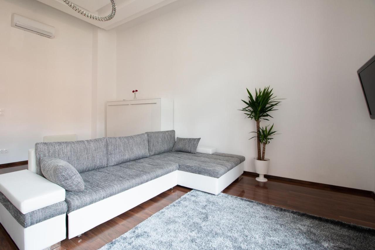 Basilika View Imperial Suite -Sas Street -Need Reservation For Free Parking ブダペスト エクステリア 写真