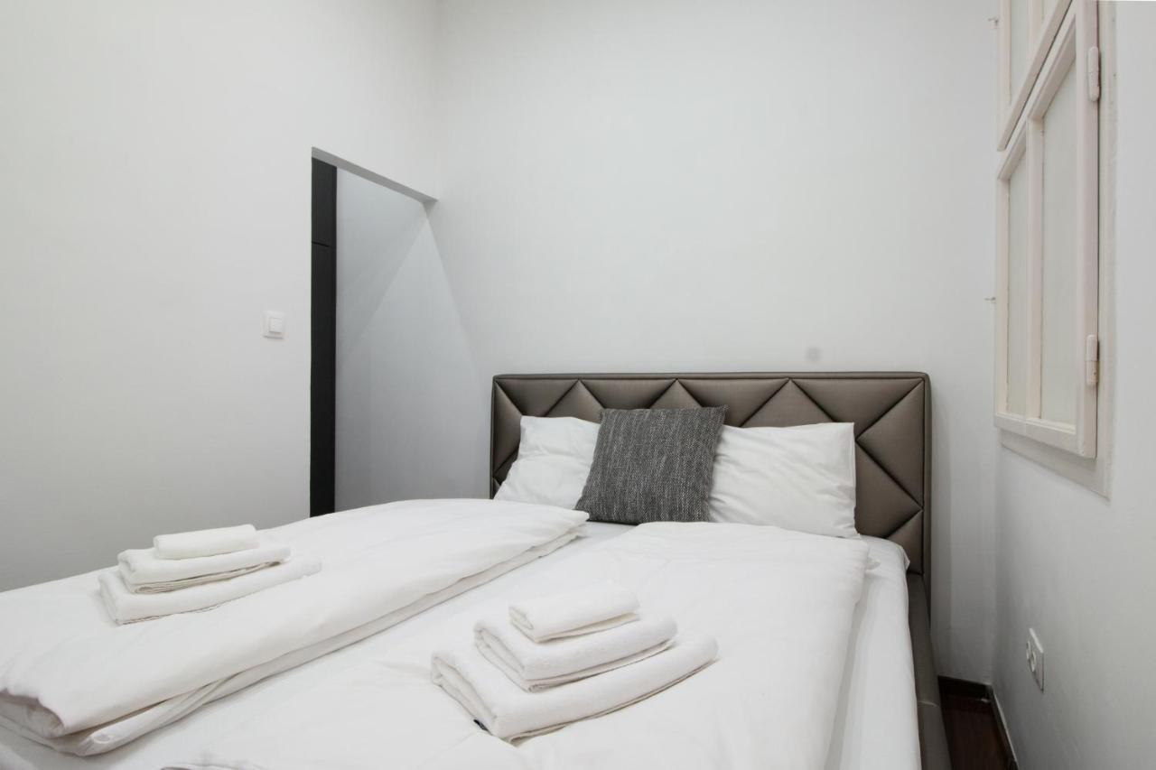 Basilika View Imperial Suite -Sas Street -Need Reservation For Free Parking ブダペスト エクステリア 写真