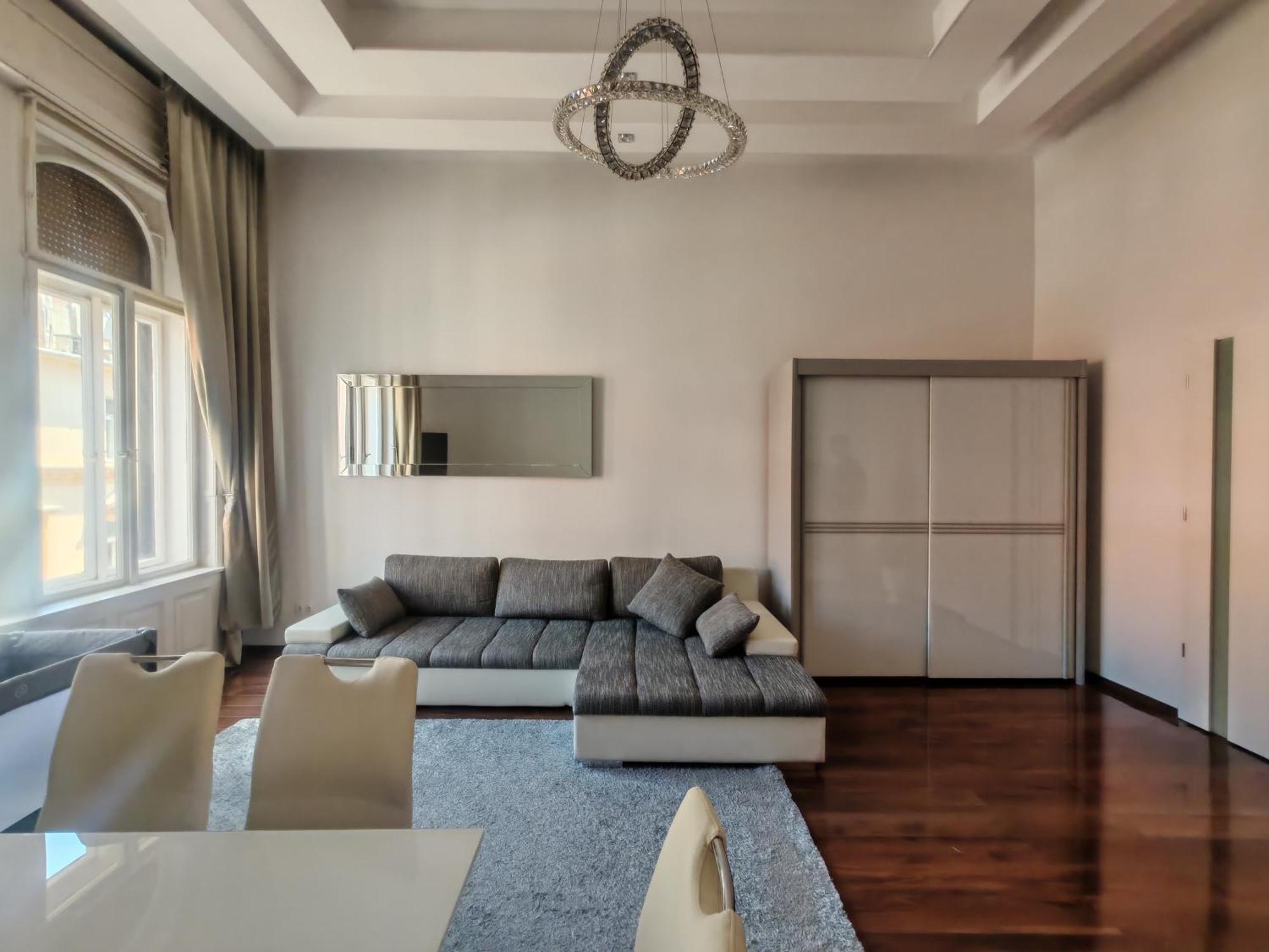 Basilika View Imperial Suite -Sas Street -Need Reservation For Free Parking ブダペスト エクステリア 写真