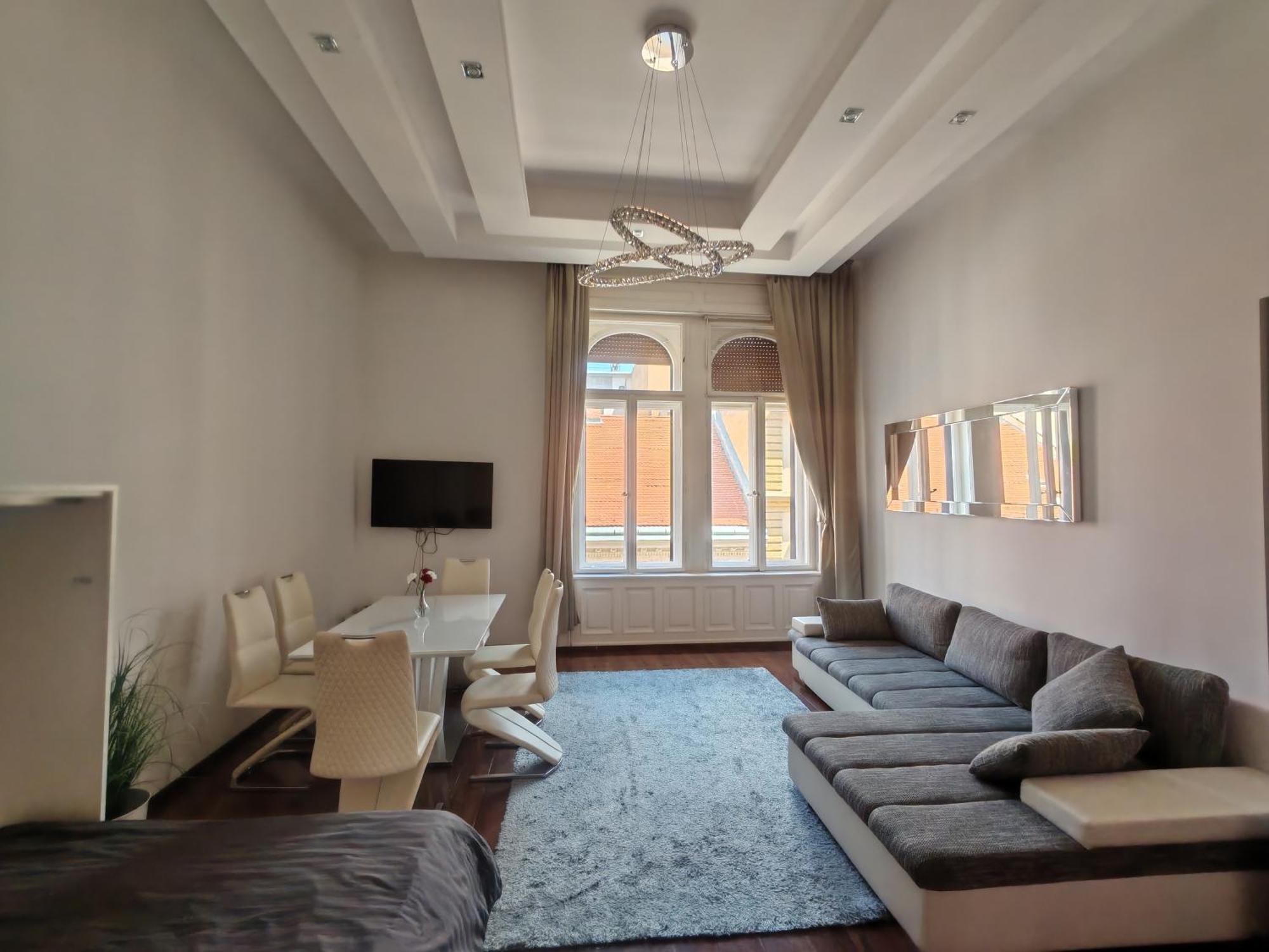 Basilika View Imperial Suite -Sas Street -Need Reservation For Free Parking ブダペスト エクステリア 写真